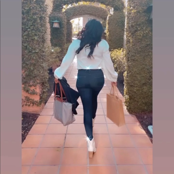 Meet your Posher, Roshni - Picture 2 of 2